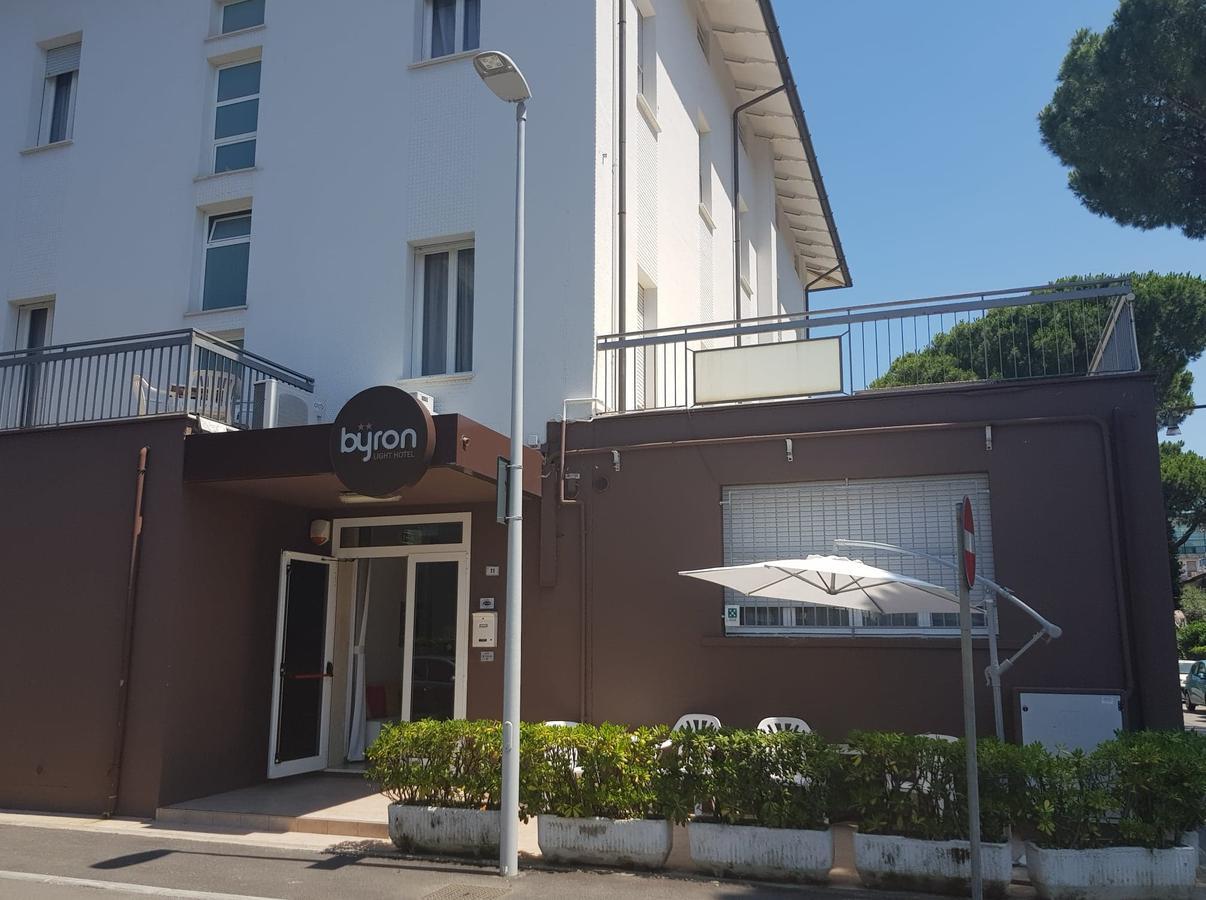 Hotel Byron Solo Per Giovani Риччоне Екстер'єр фото